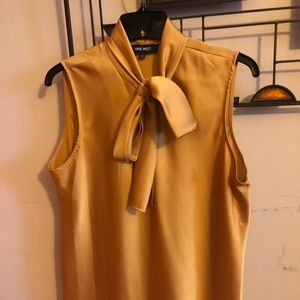 Sleeveless blouse
